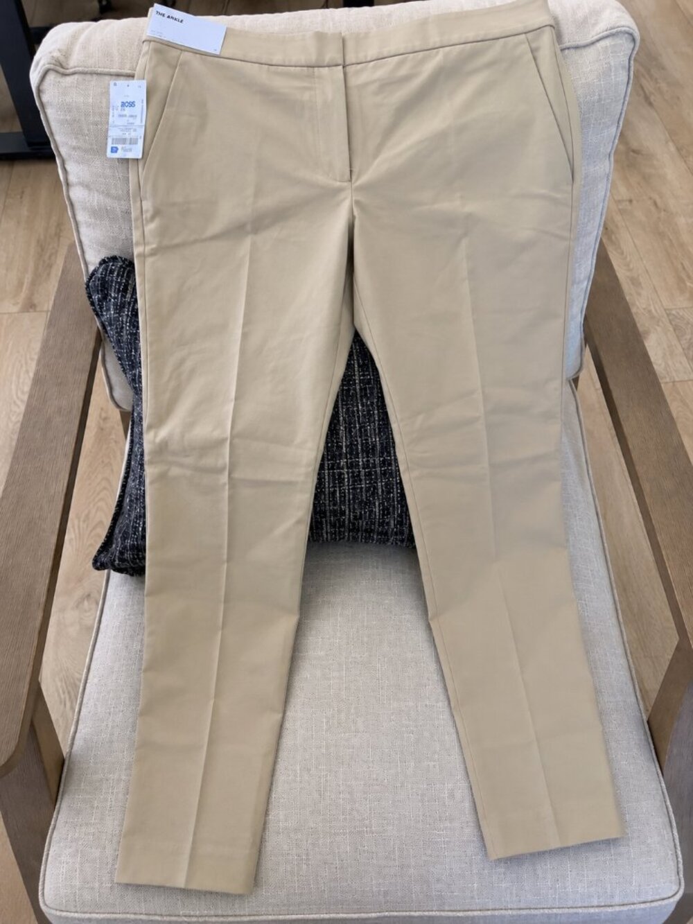 Ann Taylor Tailored Ankle Pants – Size 10